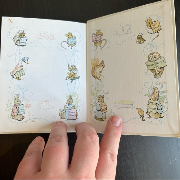 Beatrix Potter, The Tailor of Gloucester - Picture 5 of 8